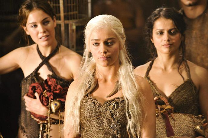 Game of Thrones | Emilia Clarke je zaslovela z vlogo Daenerys Targaryen v priljubljeni seriji Igra prestolov. | Foto IMDb