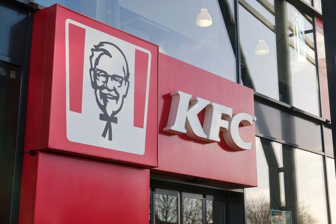KFC | KFC (Kentucky Fried Chicken) je ameriška veriga restavracij s hitro prehrano, kjer ponujajo ocvrtega piščanca v različnih oblikah. | Foto Shutterstock