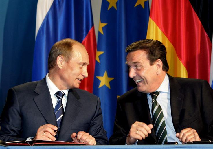 Vladimir Putin in Gerhard Schröder Vladimir Putin in Gerhard Schröder | Foto: Guliverimage