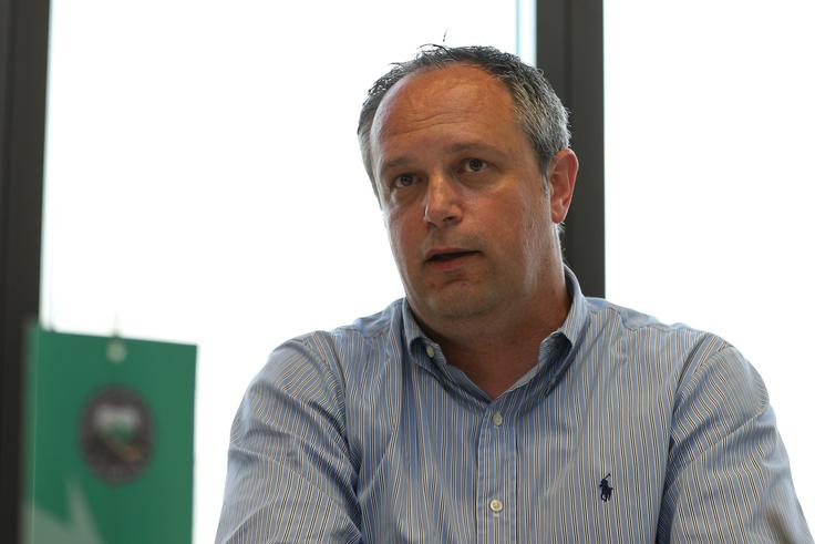 Ob podpisu z Jesenicami se je pogovoril tudi s predsednikom Olimpije Markom Popovičem. | Foto: Matic Klanšek Velej/Sportida
