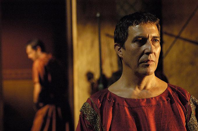 Hinds kot Julij Cezar v seriji Rim | Foto: IMDb