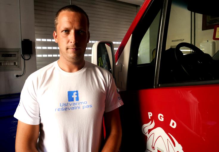 Prostovoljni gasilec Anže Albreht iz Logatca. | Foto: Gregor Pavšič