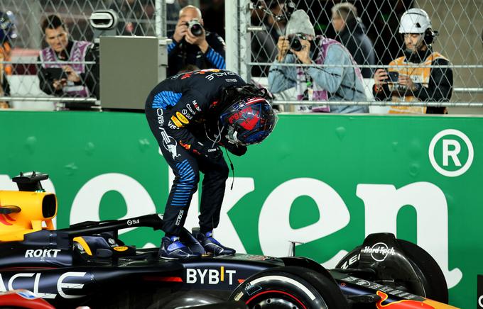 Čeprav je prvak že četrtič, je bil Verstappen na robu solz. | Foto: Reuters