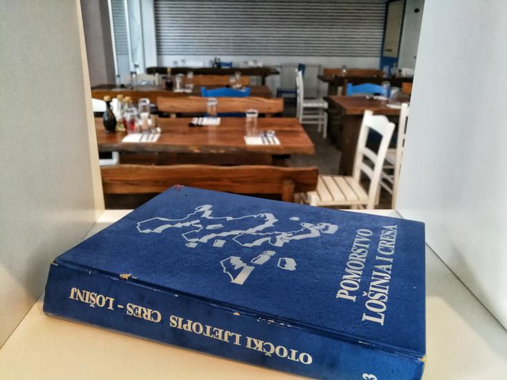 Zanesljiv naslov za jagnjetino s Cresa - domačini zatrjujejo, da je boljša od tiste s Paga - je restavracija Marina. | Foto: Nina Vogrin