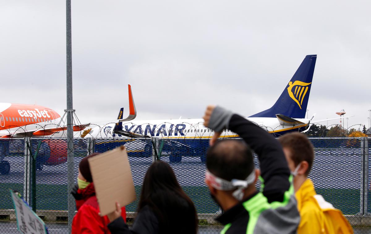 avion | Ryanairovo letalo še vedno stoji na letališču, danes pa naj pa bi se vrnilo na Irsko. | Foto Reuters