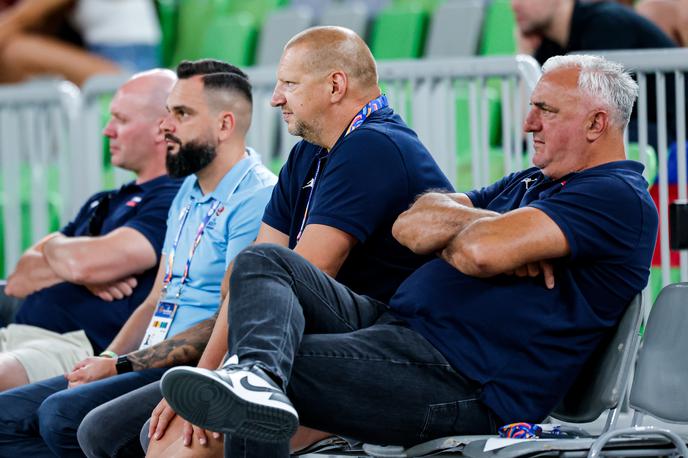 Matej Erjavec, Saša Dončić | "Čudi se nam vsa Evropa. Dobil sem številne čestitke iz različnih koncev in vsi me sprašujejo, kakšen sistem imamo v ozadju,"  je po evropskih naslovih naših košarkarjev do 18 in 20 let ponosen predsednik KZS Matej Erjavec. | Foto Aleš Fevžer