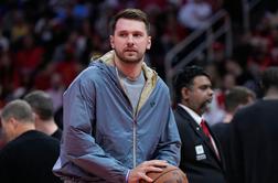 Lakersi ob aplavzu Dončića suvereno končali delo, Reaves vnesel nekaj skrbi