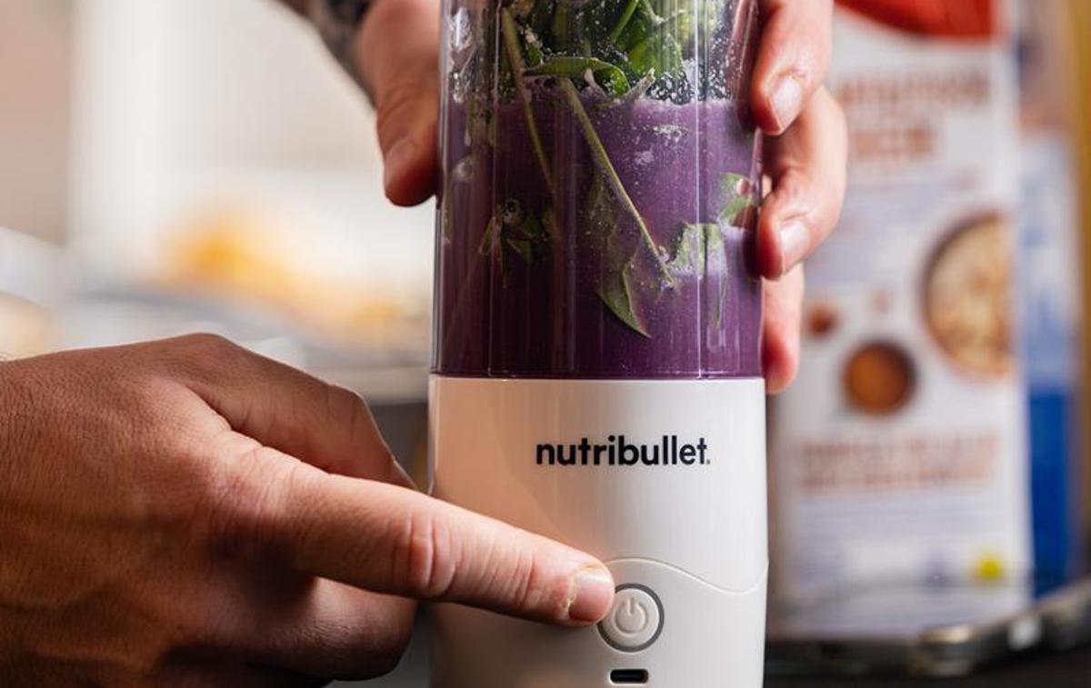 DeLonghi | nutribullet Portable omogoča pripravo smutijev, proteinskih napitkov in drugih zdravih mešanic na poti. | Foto Blaž Bednjički
