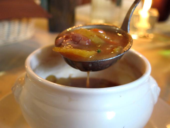 Korejevec oziroma gosta juha s korenjem in fižolom | Foto: Miha First