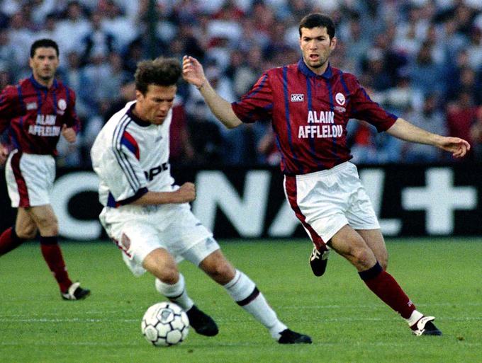 V prejšnjem stoletju, ko je Bordeaux igral tudi v finalu pokala Uefa (proti Bayernu), je njegov dres nosil tudi Zinedine Zidane. | Foto: Reuters