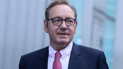 Zvezdniki prvič javno podprli Kevina Spaceyja