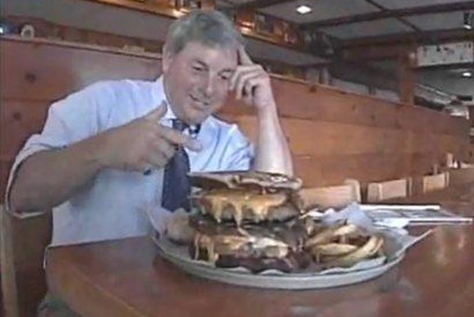 Hamburger z dvema kilogramoma mesa