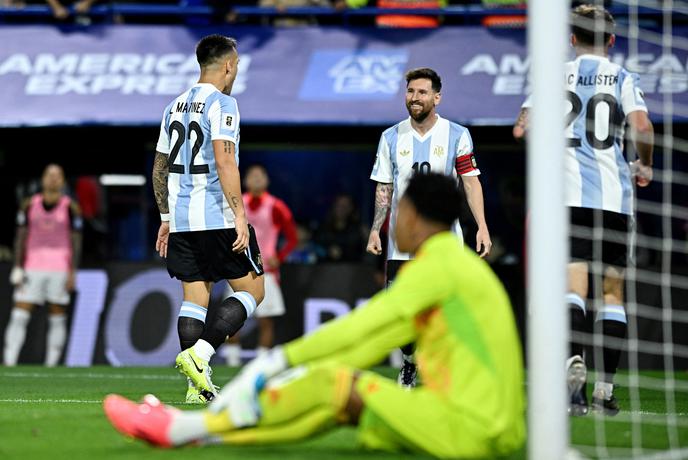 Vodilni Argentinci do nove zmage, remi Brazilije