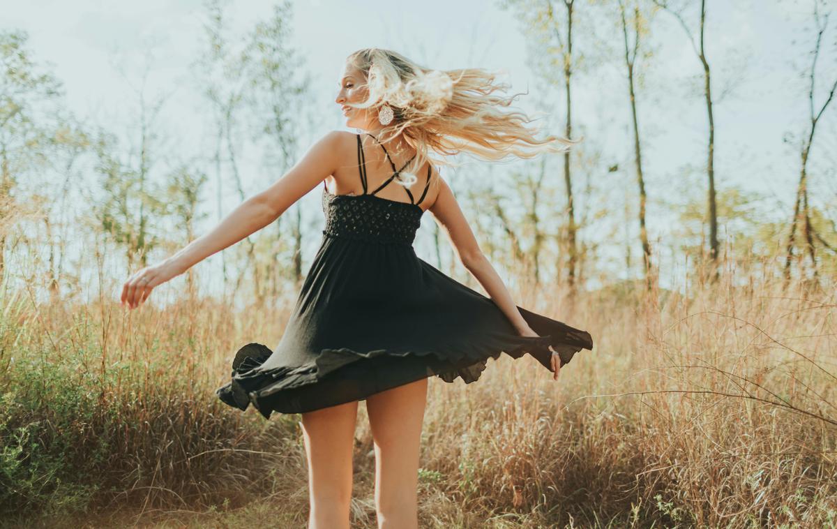dekle, ženska, pomlad, poletje | Foto Pexels