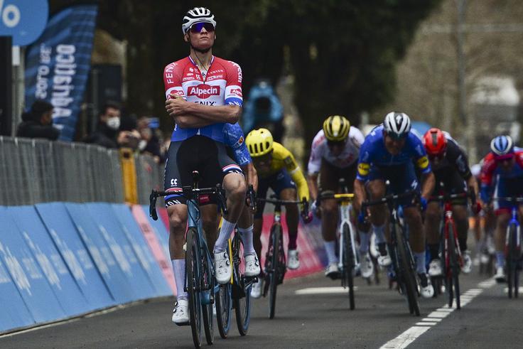 Nizozemec Mathieu van der Poel je s štirimi sekundami zaostanka v skupnem seštevku trenutno na 2. mestu. Kot je povedal pred dirko ga bolj kot skupno zmagoslavje zanimajo etapne zmage. | Foto: Guliverimage/Vladimir Fedorenko