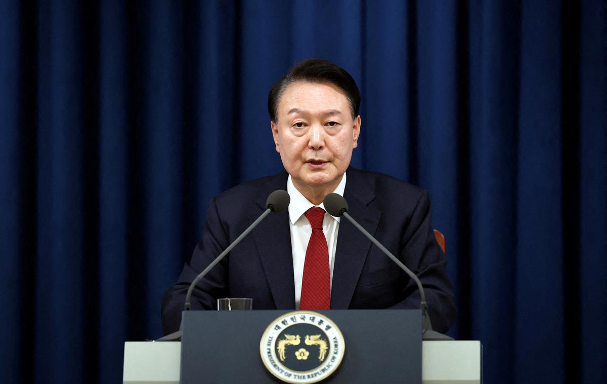 Yoon Suk-yeol | Južnokorejski predsednik Yoon Suk-yeol je v torek osupnil narod in svet s televizijskim naznanilom, da zaradi delovanja protidržavnih sil razglaša izredno vojno stanje. | Foto Reuters