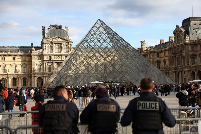 Louvre, Pariz, muzej, Francija, policija, rop | Identiteta pridržane osumljenke ni znana. | Foto Reuters