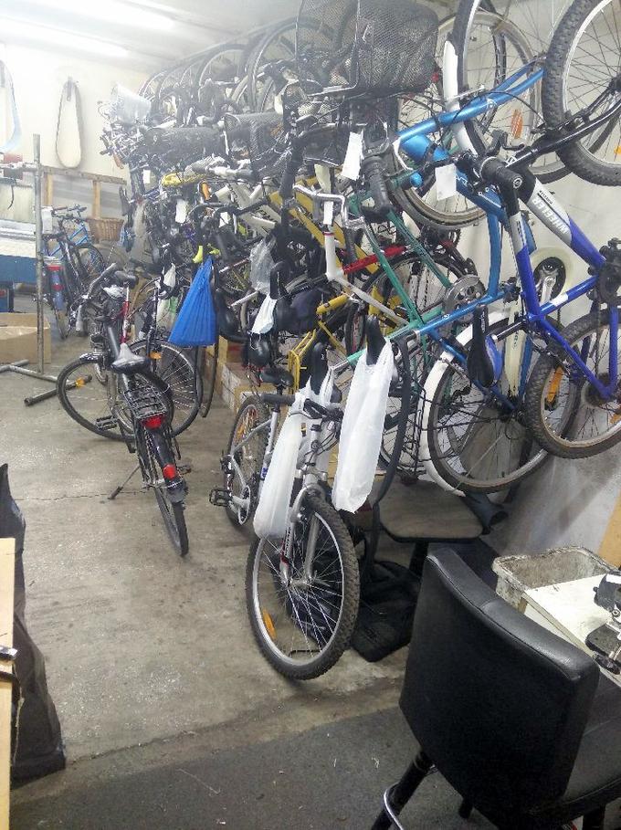 Na kolesarskih servisih je v zadnjih tednih velika gneča. | Foto: Rok Kandžič