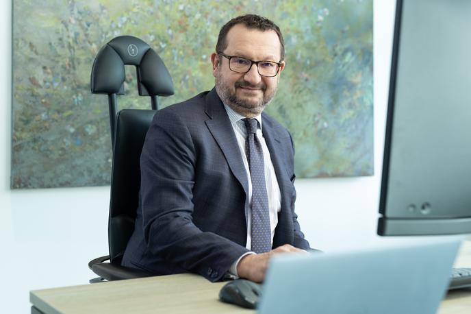 Sergej Simoniti | Sergej Simoniti opozarja, da morajo podjetja pri poslovnih odločitvah več pozornosti nameniti upravljanju tveganj in se pri tem ne zanašati predvsem na pomoč države. | Foto arhiv podjetja