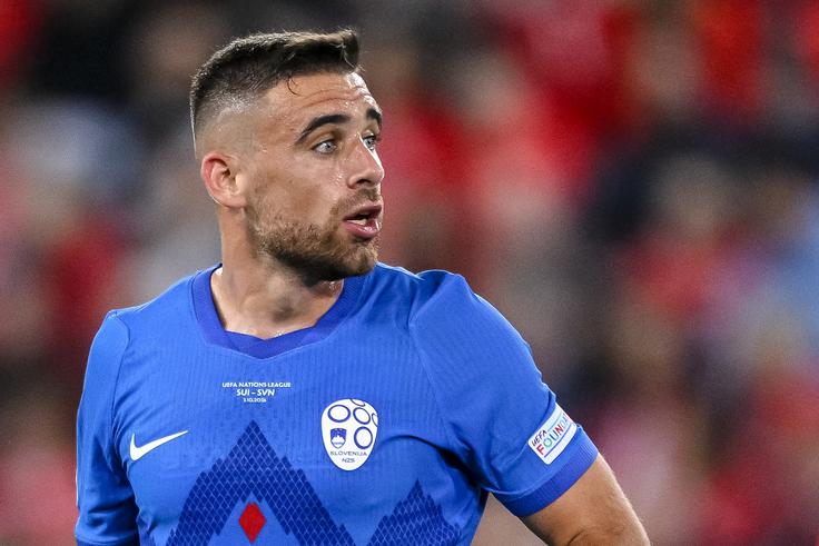 Slovenski reprezentančni napadalec se lahko pri 26 letih pohvali z izjemnim dosežkom. Ne le da je bil najboljši strelec 1. SNL (2023/24 – 18 zadetkov za Celje), ampak mu je to uspelo tudi v tujini. V prejšnji sezoni je bil neustavljiv v napadu Ujpesta, kjer se je podpisal pod kar 17 zadetkov. | Foto: Guliverimage
