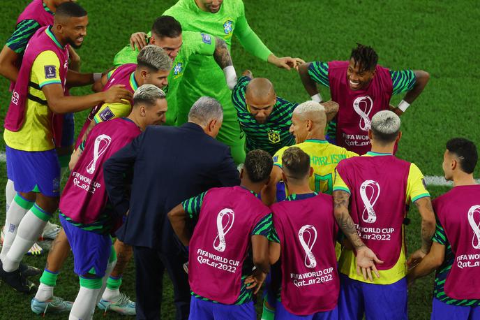 Richarlison | Po Richarlisonovem mojstrskem zadetku je po golobje zaplesala celotna brazilska reprezentanca, tudi selektor Tite. | Foto Reuters
