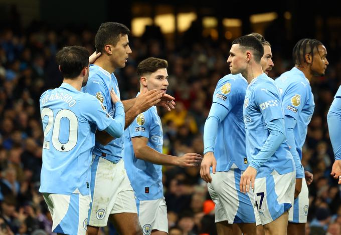 Manchester City je s 4:1 odpravil Aston Villo, kar tri zadetke je dosegel Phil Foden. | Foto: Reuters