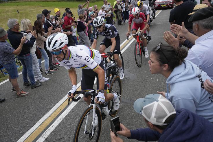 Komu bo Francoz Julian Alaphilippe predal mavrično majico svetovnega prvaka, če sploh? | Foto: Guliverimage/Vladimir Fedorenko