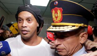 Preobrat: Ronaldinho vendarle v priporu