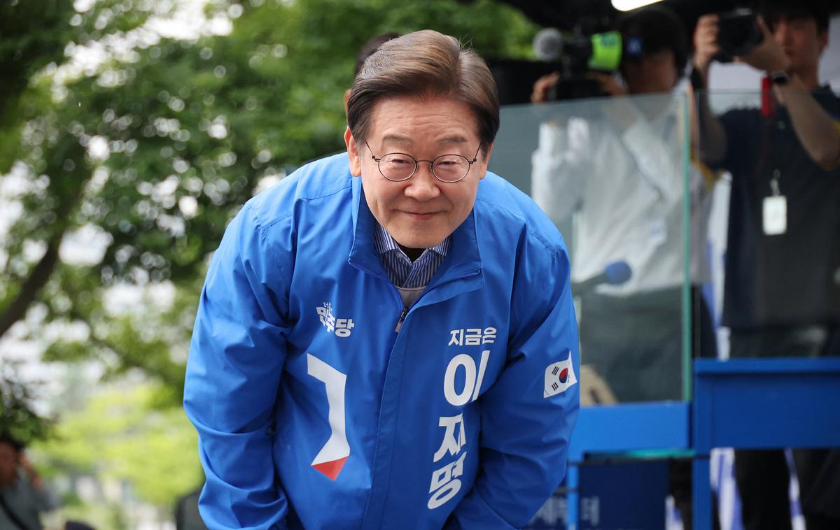 Lee Jae-myung | Glede na javnomnenjske raziskave ima med šestimi kandidati največ možnosti za zmago Lee Jae Myung iz glavne opozicijske Demokratične stranke. To niso prve predsedniške volitve zanj, saj je leta 2022 za las izgubil proti Yoonu. | Foto Reuters