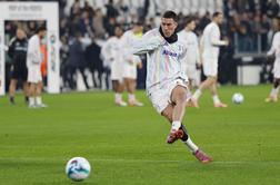 V živo: Juventus na mestnem derbiju napada tretjo zaporedno zmago, Milan lahko skoči na vrh