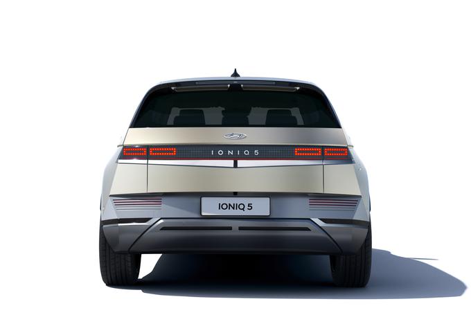 Ioniq 5 je avtomobil zanimivih dimenzij, kjer prednjači predvsem trimetrska medosna razdalja. | Foto: Hyundai