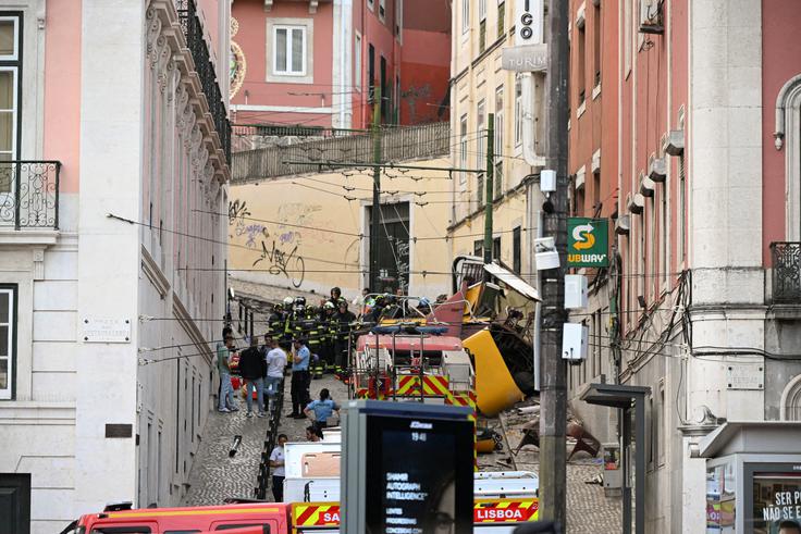 Vodja podjetja Pedro Bogas je na prizorišču nesreče dejal, da vzdrževalna dela na vzpenjači že 14 let opravlja zunanji izvajalec. | Foto: Reuters