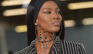 45-letna Naomi Campbell še vedno zažiga na modnih brveh