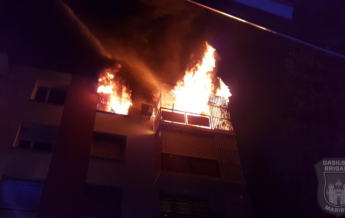 Požar v Mariboru | Na kraju dogodka so posredovali mariborski gasilci, a je bilo stanovanje v požaru v celoti uničeno. | Foto Gasilska brigada Maribor