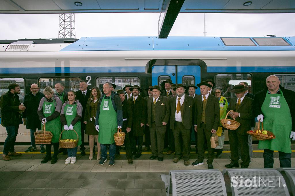 Slovenski zajtrk na vlaku, Slovenske železnice