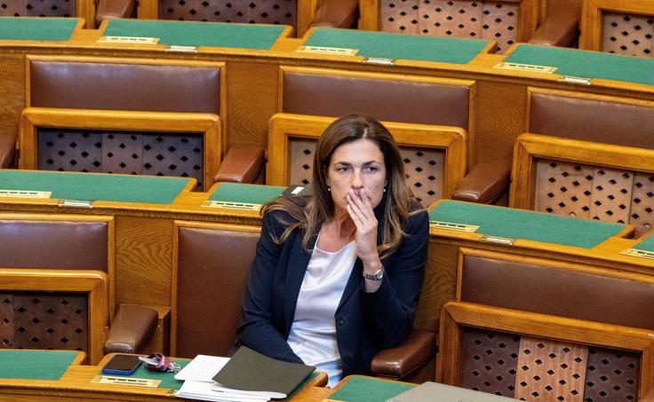 Judit Varga je bila kot pravosodna ministrica sopodpisnica usodne pomilostitve. Podobno kot Katalina Novak je zaradi tega februarja 2024 morala odstopiti oziroma je bila odstopljena, kot se temu reče. Njen odstop je sprožil buren odziv njenega nekdanjega moža Petra Magyarja (ločila sta se potihoma leta 2023), ki je dve leti pozneje zmagal na volitvah. | Foto: Guliverimage