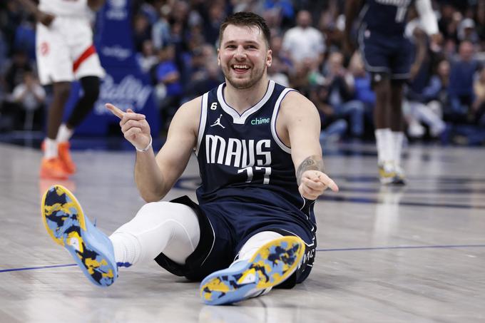 Na drugi strani velike luže blesti Vidovškov sovrstnik Luka Dončić. | Foto: Reuters