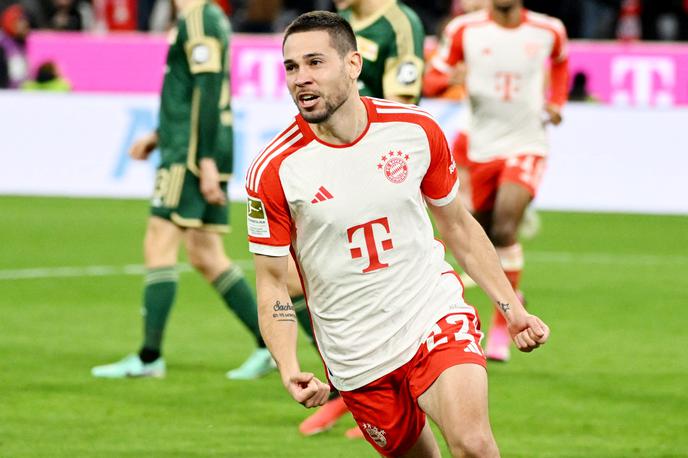 Raphael Guerreiro | Nogometaši Bayerna so v nedeljo ostali brez zadetkov in točk. | Foto Reuters