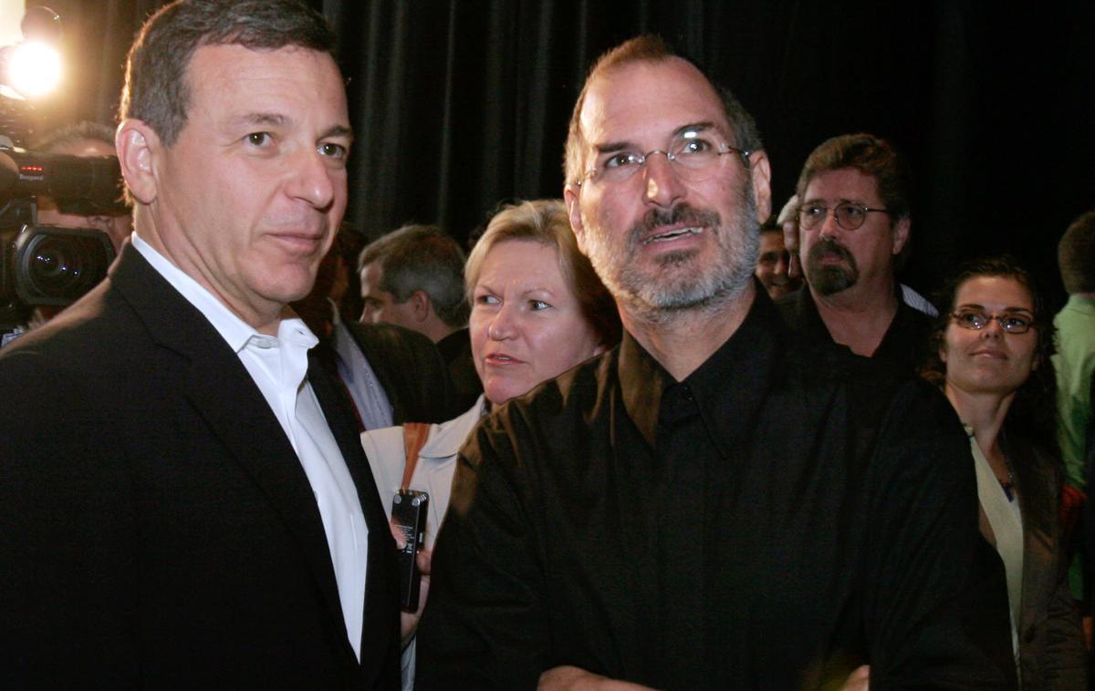 Bob Iger, Steve Jobs | Bob Iger (levo) in Steve Jobs (desno) 12. septembra 2006 na dogodku, med katerim je Apple predstavil nov predvajalnik glasbe iPod in ponudbo Disneyjevih filmov na Applovi platformi za digitalno distribucijo vsebin iTunes. | Foto Reuters