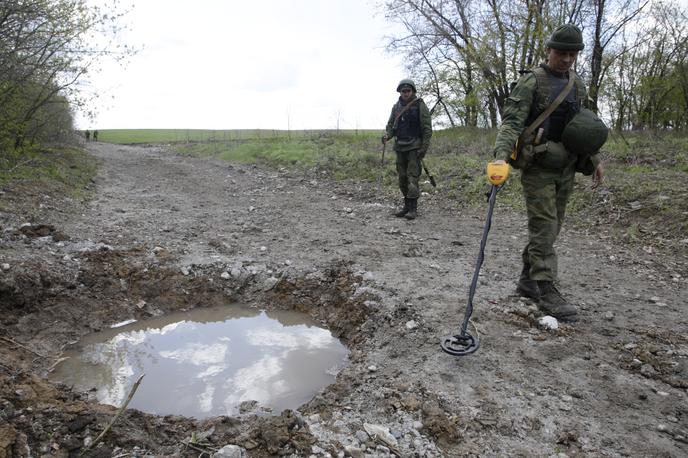 Ukrajina mina | Skupaj je bilo v spopadih na vzhodu Ukrajine od začetka konflikta aprila 2014 ubitih že več kot deset tisoč ljudi. (Fotografija je simbolična.) | Foto Reuters