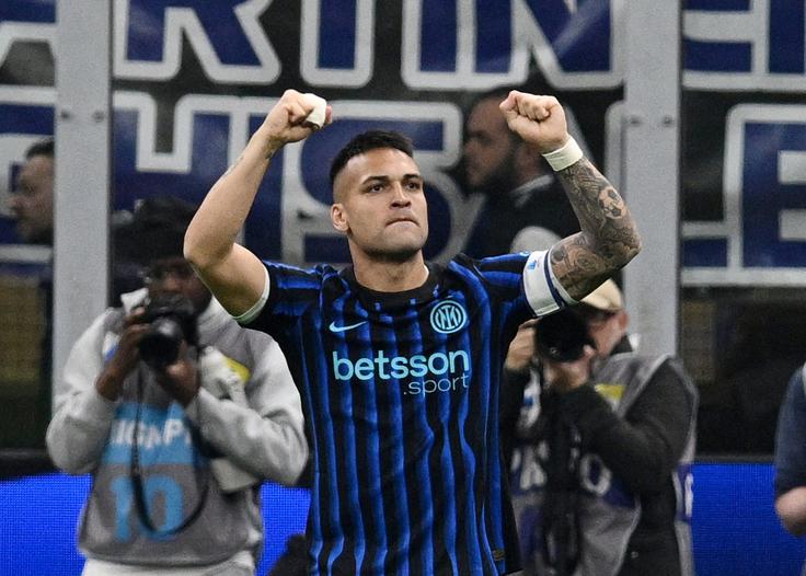 Lautaro Martinez je dvakrat zatresel mrežo Romo. Prvič že po dobri minuti. | Foto: Reuters