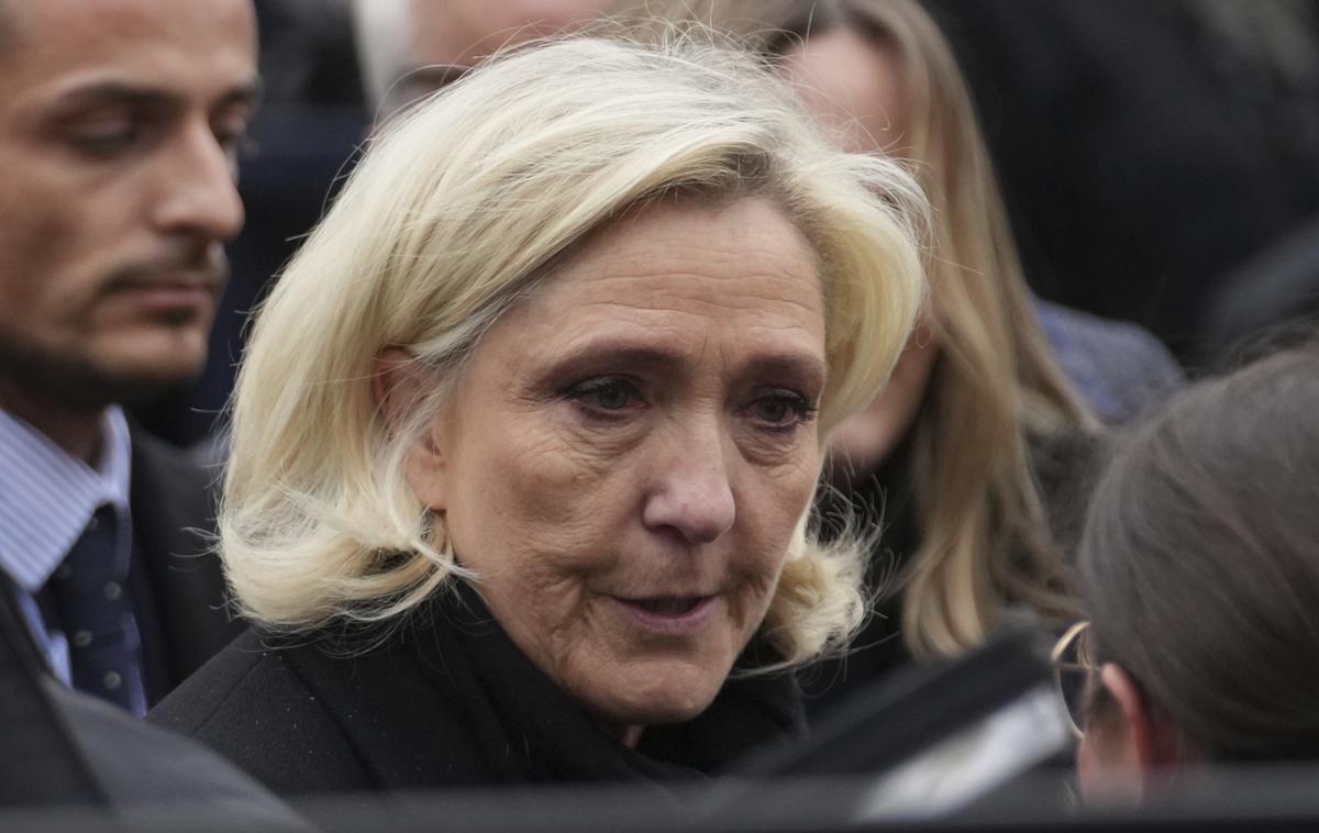 Marine Le Pen | Le Pen je prek svojega odvetnika že napovedala pritožbo na odločitev upravnega sodišča, kar pomeni njeno začasno zadržanje. | Foto Reuters