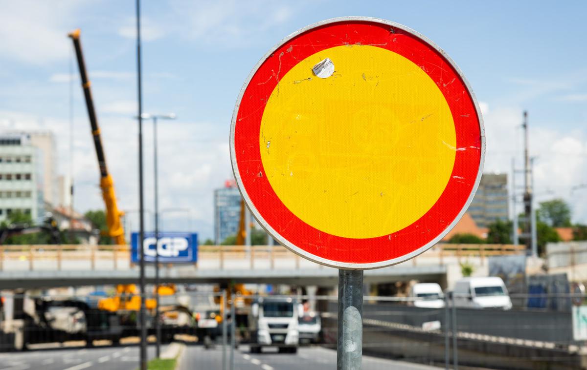 Zapora. Dunajska cesta. | Ureditev Dunajske ceste je del projekta nadgradnje železniškega območja ljubljanskih postaj. | Foto STA
