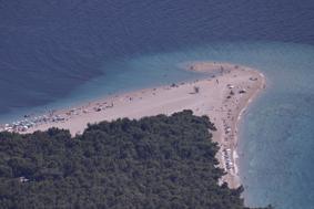 Znamenita plaža Zlatni rat na Braču še naprej spreminja podobo
