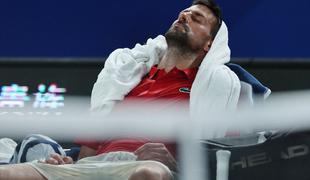Đoković omagal zaradi vročine in bolečin