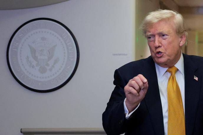 Donald Trump | "Moram reči, da sem imel težave s Španijo in jih še vedno imam, a danes se je Španija v celoti odkupila. Španija je bila danes zelo radodarna," je Trump dejal na krovu predsedniškega letala Air Force One na poti iz Ankare. | Foto Reuters