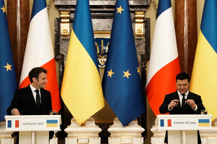V Kijevu so ob tem danes ponovili, da so odprti za dialog, konstruktivni in si želijo diplomatske rešitve, a ne nameravajo popustiti pri treh vprašanjih. Kijev ni pripravljen popusti pri vprašanju ozemeljske celovitosti Ukrajine, zavrača neposredne pogovore s separatisti in ne dovoli vmešavanja v svojo zunanjo politiko. | Foto: Reuters
