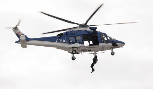 Policija v Izoli išče neznane storilce, v zraku tudi helikopter
