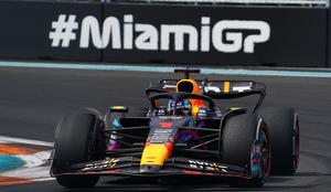 Max Verstappen zamuja na dirko, a ima najlepši razlog