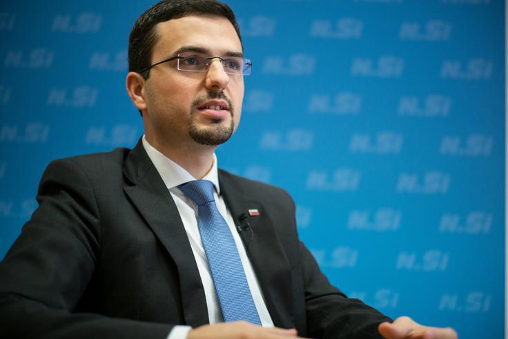 "Če želi Evropska unija tudi v praksi uresničiti tisto, kar zagovarja, potem je jasno, da se mora postaviti na stran prava," je poudaril vodja poslanske skupine NSi Matej Tonin. | Foto: Matej Leskovšek